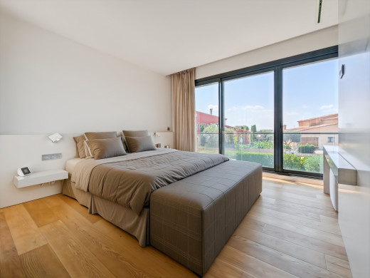 Villa with golf views in Peralada, swimming pool and lift