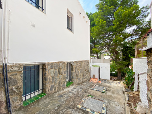 House in Canyelles, 50 metres from the beach and 5 private parking spaces