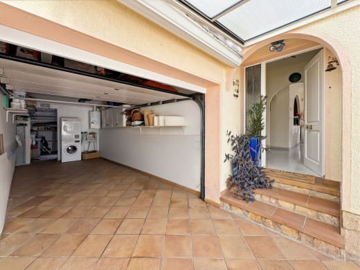 Maison à Empuriabrava avec piscine et garage, près de la plage