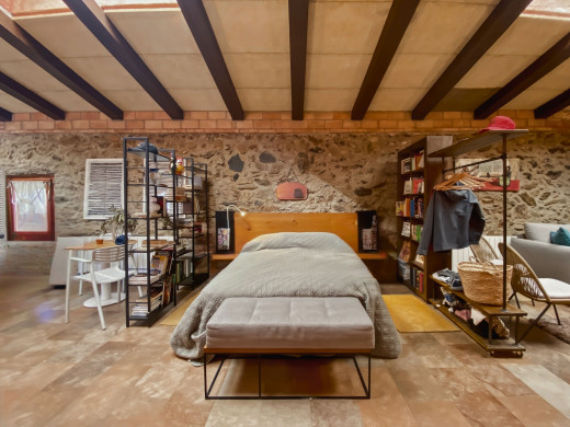 Maison avec grand jardin et loft indépendant au coeur du village