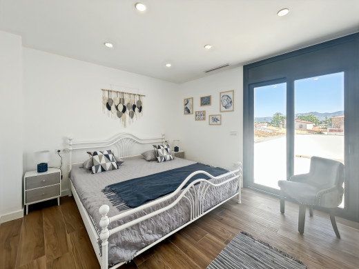 Casa con piscina y garaje en Empuriabrava