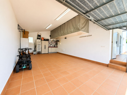 Einstöckiges Haus mit großer Garage und Swimmingpool in Roses