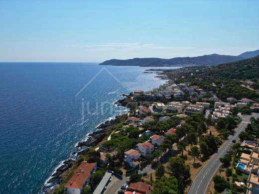 Appartement rénové avec une grande terrasse près de la plage à Llançà