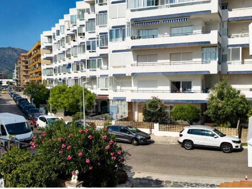 Appartement 3 chambres à 50m de plage avec vue canal et mer à Roses