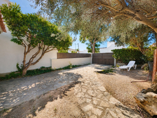 Villa avec piscine, garage et licence touristique à Empuriabrava