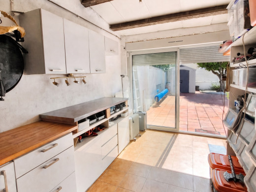 Casa de planta baja con piscina y jardín en Empuriabrava