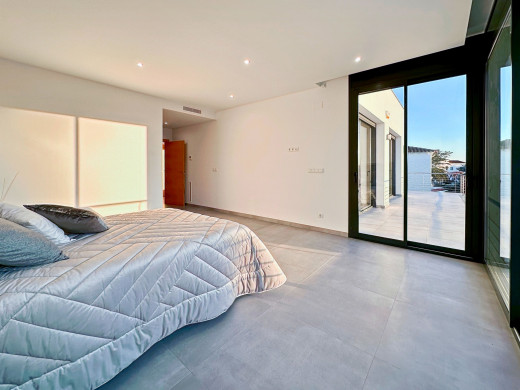 Villa moderne construite en 2020 à Empuriabrava