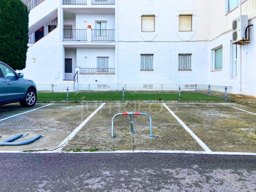 Appartement avec de belles vues, grande terrasse et parking à Empuriabrava