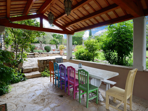 Farmhouse with outbuilding and 5000m2 of land in Catalonia