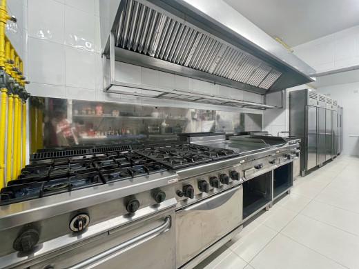 Immeuble avec appartement et restaurant en vente à Roses