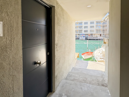 Casa con amarre privado, obra nueva, en Empuriabrava
