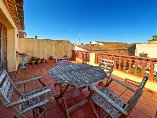 Haus mit Terrasse im Dorfzentrum von Albons