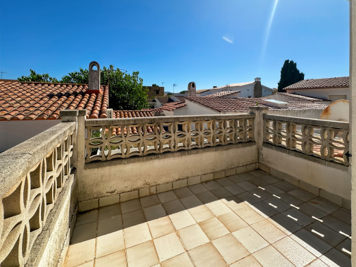 Maison à 100 m de la plage de Riells, avec jardin et terrasses