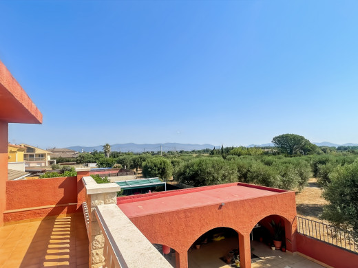 Haus mit Pool und Garage in der Nähe von Figueres, in Llers