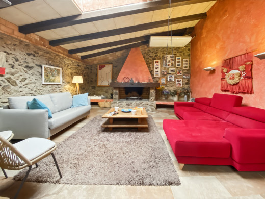 Maison avec grand jardin et loft indépendant au coeur du village