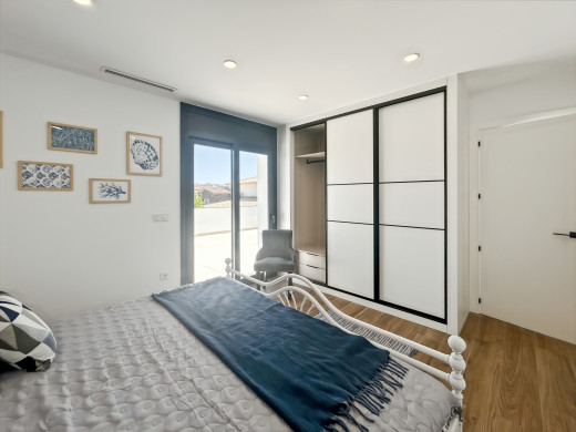 Casa con piscina y garaje en Empuriabrava