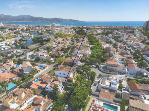 Villa avec piscine, garage et licence touristique à Empuriabrava