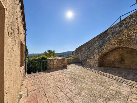 Village house to renovate opposite Bellcaire d’Empordà Castle