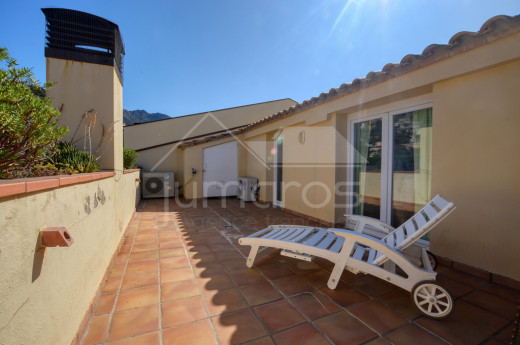 Superbe duplex avec 4 chambres, piscine, terrasse et garage