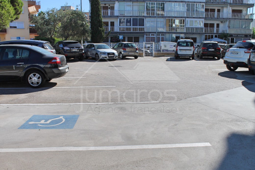 Appartement ensoleillé à 3 minutes de la plage avec parking