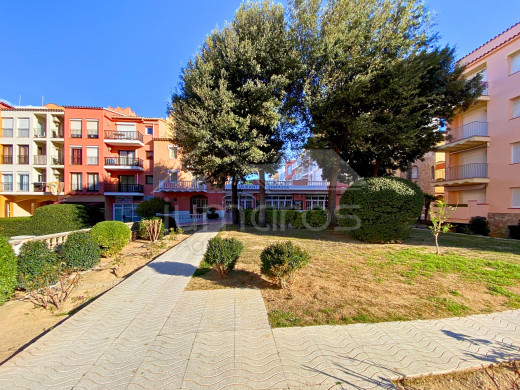 Piso con vistas al mar y parking privado en Empuriabrava