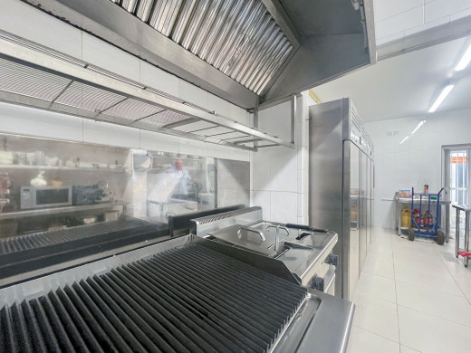 Immeuble avec appartement et restaurant en vente à Roses