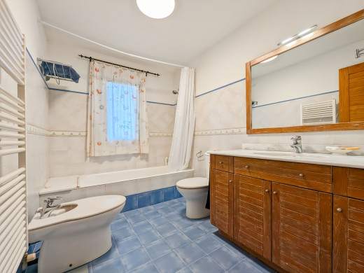 Maison de luxe à l'Escala avec grand jardin, piscine et garage
