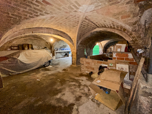 Gran casa de pueblo en Borrassà con mucho potencial