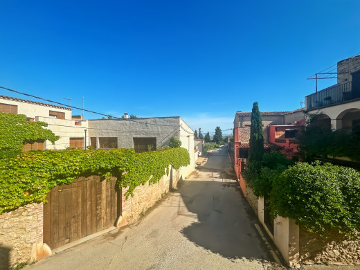 Haus mit Terrasse im Dorfzentrum von Albons