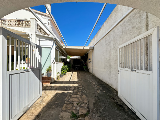 Maison à 100 m de la plage de Riells, avec jardin et terrasses