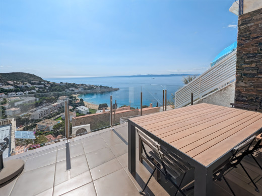 Villa mit Meerblick und Pool in Almadrava – Roses