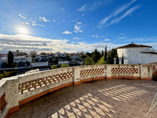 House with private mooring in Empuriabrava