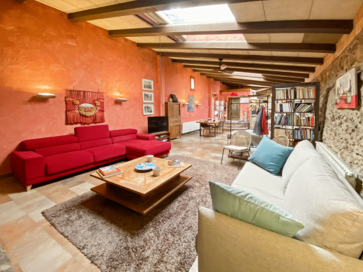 Maison avec grand jardin et loft indépendant au coeur du village