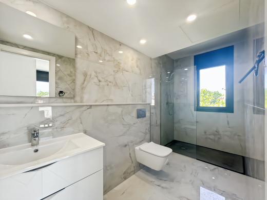 Casa con piscina y garaje en Empuriabrava