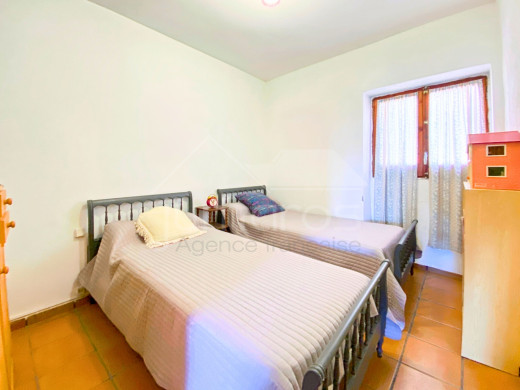 Maison traversante au coeur du village de Vilamaniscle, Espagne