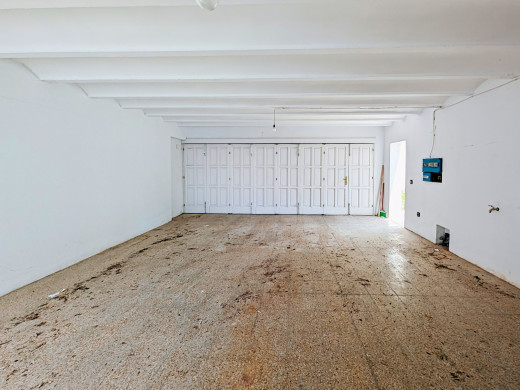 Villa with 180º sea views for sale in Roses, to renovate