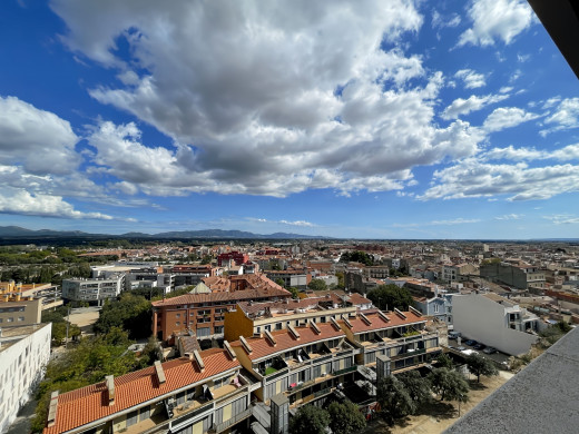 Luxuswohnung in Figueres mit 2 Parkplätzen und Abstellraum