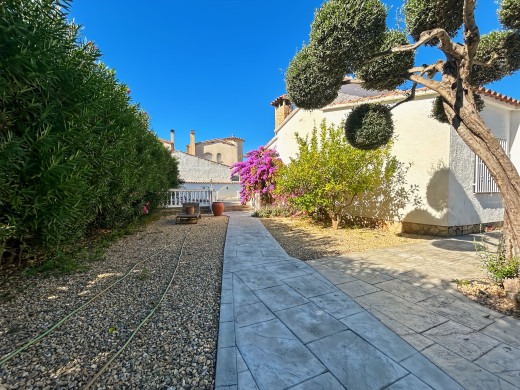 Casa, 4 dormitorios con piscina y garaje