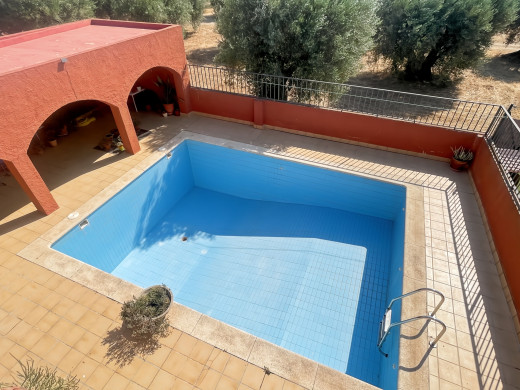 Haus mit Pool und Garage in der Nähe von Figueres, in Llers