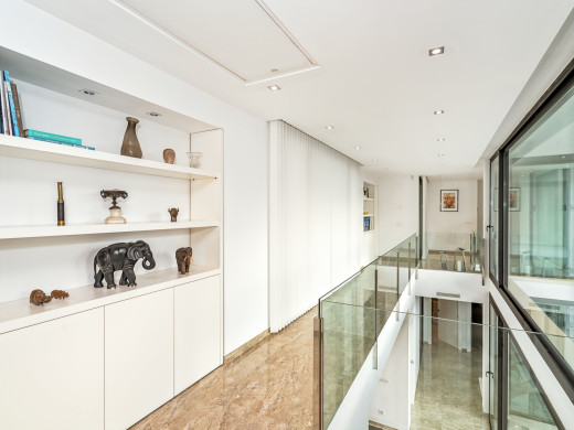 Exceptional villa with a 28 m mooring for sailboats / catamarans