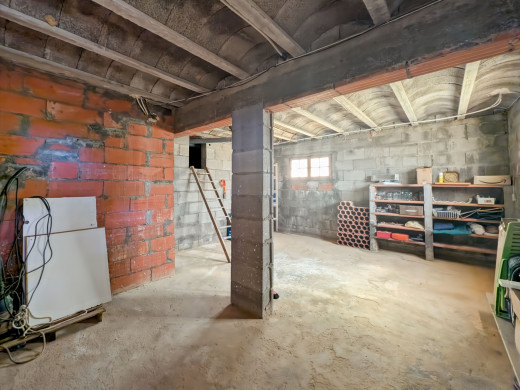 Maison avec 2 garages, grand terrain et sous-sol à La Garriga, Roses