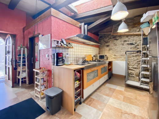 Maison avec grand jardin et loft indépendant au coeur du village