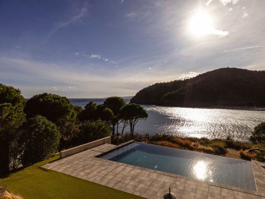 Villa de luxe en première ligne de mer à Colera