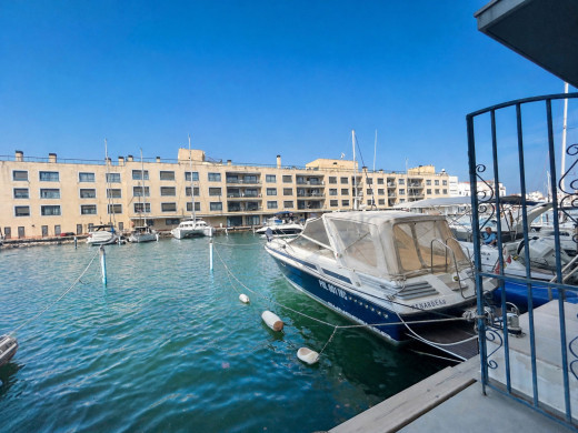 Casa con amarre privado de 12 x 4,6 m en Empuriabrava, con licencia turística