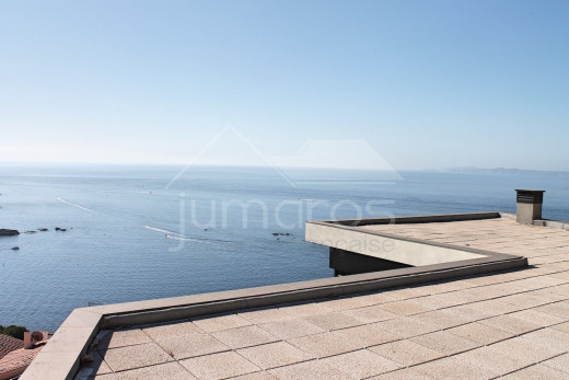 Villa de 4 habitaciones, piscina con vistas al mar y garaje