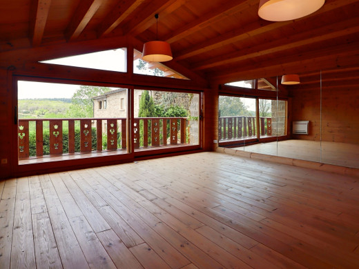 Farmhouse with outbuilding and 5000m2 of land in Catalonia