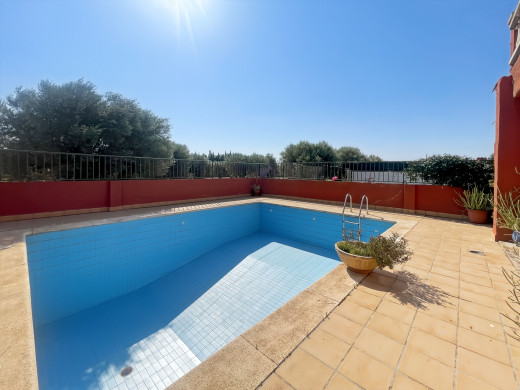 Haus mit Pool und Garage in der Nähe von Figueres, in Llers