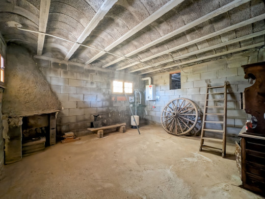 Maison avec 2 garages, grand terrain et sous-sol à La Garriga, Roses