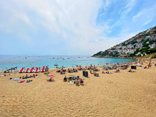 Appartement vue mer à 100m de la plage de Canyelles, parking + cave