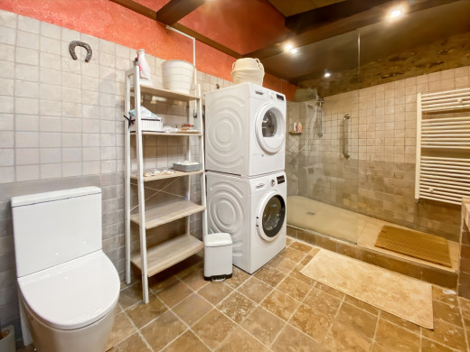 Maison avec grand jardin et loft indépendant au coeur du village